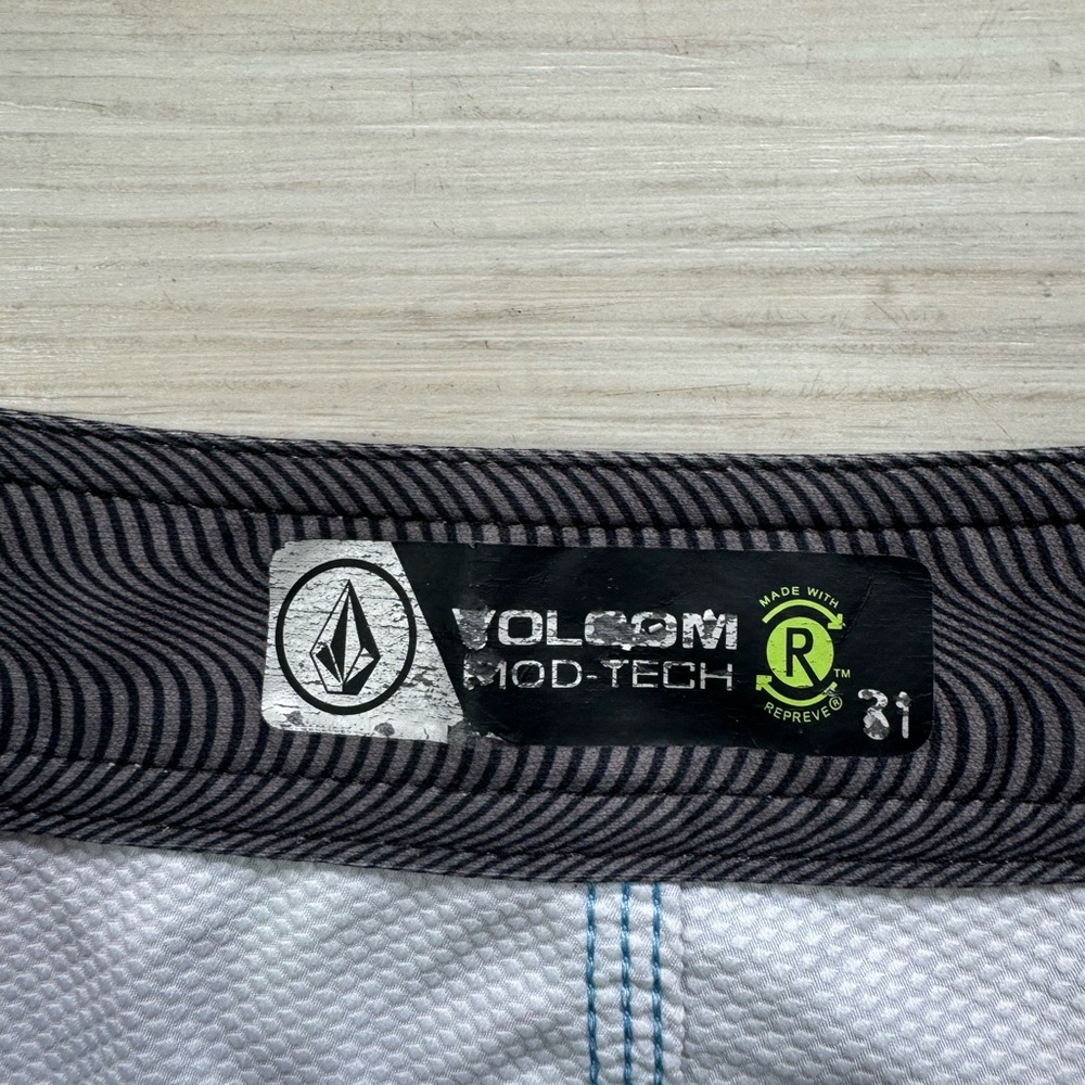 Volcom Mod-Tech Boardshorts - Picture 2 of 3